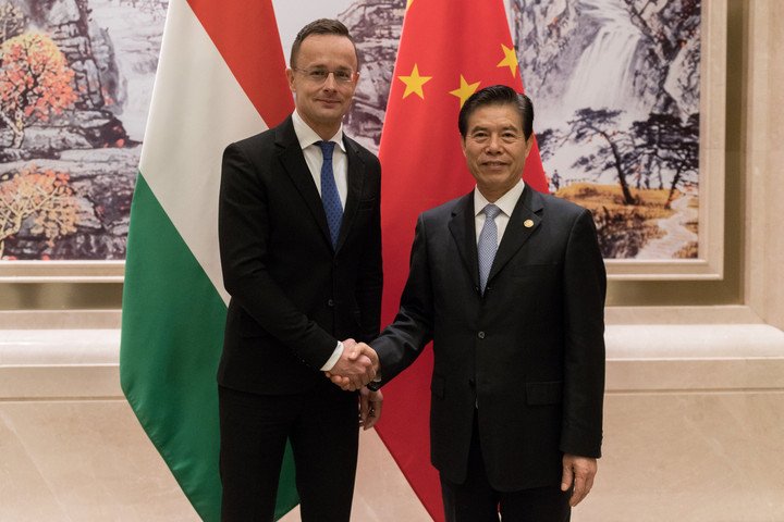 Fotó: MTI/KKM/Borsos Mátyás Szijjártó: Magyarország egyre vonzóbb befektetési cél a kínai vállalatoknak