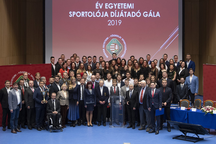 Fotó: MTI/Szigetváry Zsolt A legeredményesebb egyetemi sportolókat díjazták