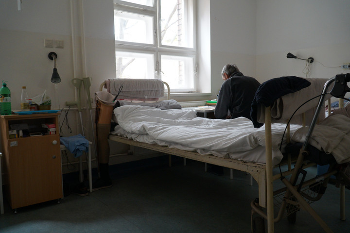 Emmi: Senkinek sem kell az utcán éjszakáznia
