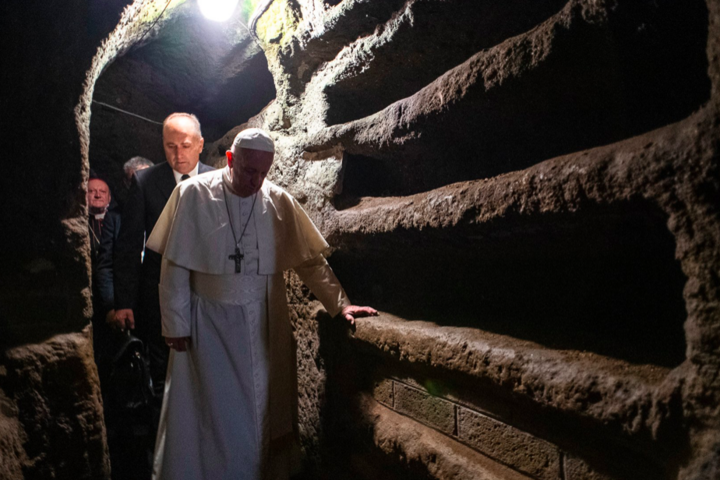 Fotó: Vatican Media Ferenc pápa egy római katakombában mutatott be misét