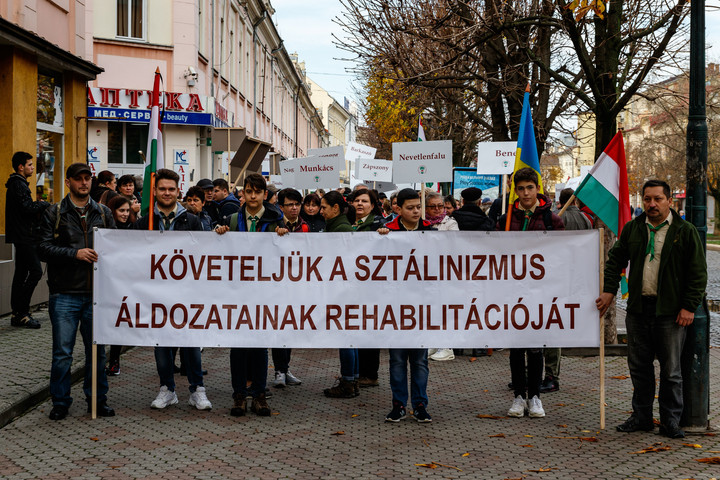 Fotó: MTI/Nemes János A kárpátaljai magyarok szovjet lágerekbe hurcolására emlékeztek Szolyván