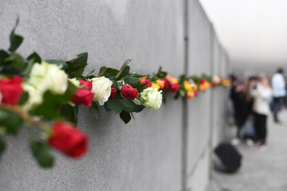 Berlinben ünneplik a fal ledöntésének jubileumát a V4-ek államfői