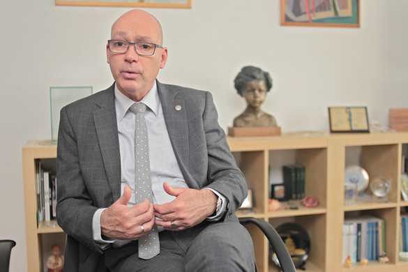 Péterfalvi: Politikai cirkusz folyik az ügynökakták körül