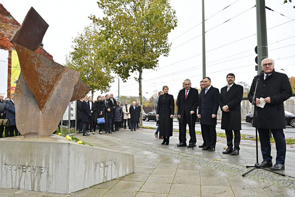 Leomlott az „embertelen építmény”