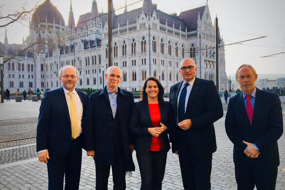 „A Fidesznek a Néppártban a helye”