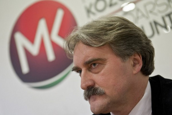 Bárdos Gyula vezeti a felvidéki Magyar Közösségi Összefogás listáját