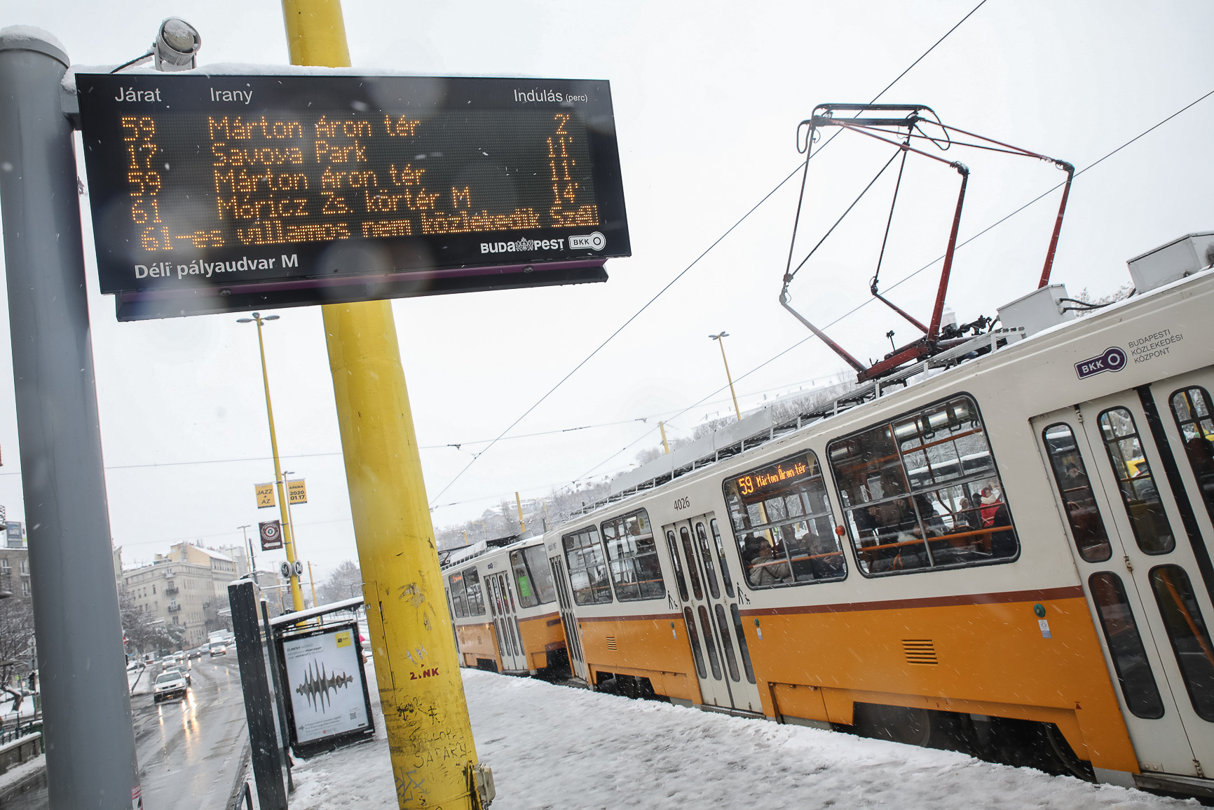 Megbénult Budapest egy kis hótól