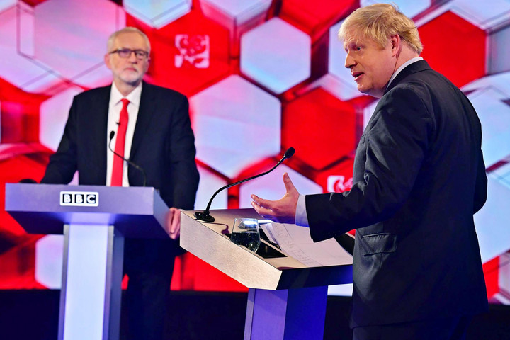 Fotó: AFP/BBC/Jeff Overs Johnson továbbra is a bevándorlási szabályok reformját ígéri a választóknak, Corbyn új Brexit-szavazással kampányol