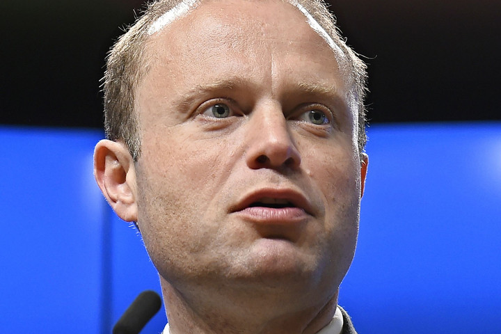 Fotó: AFP Lemond januárban Joseph Muscat máltai kormányfő