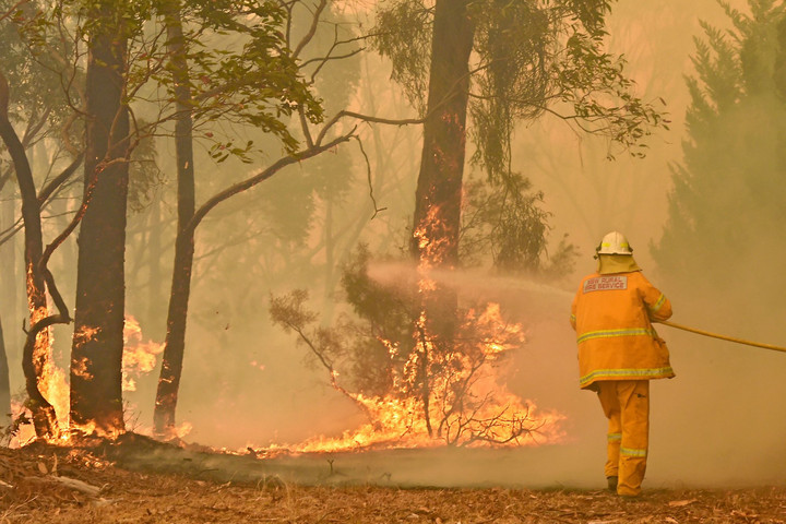 Ismét tűzoltók haltak meg az október óta tartóbozóttüzek miatt Ausztráliában