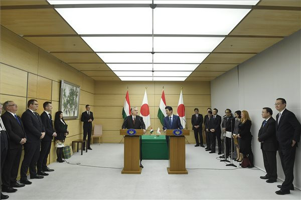 Fotó: MTI/Koszticsák Szilárd Orbán: Japán sikere nekünk is fontos