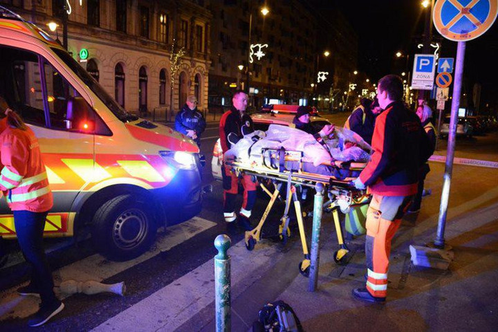 Fotó: ittlakunk.hu/FKI/Winter László Két ember kizuhant egy első emeleti lakás erkélyéről Budapesten