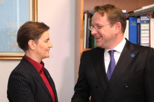 Szerbia örömmel fogadja az EU magyar bővítési biztosát