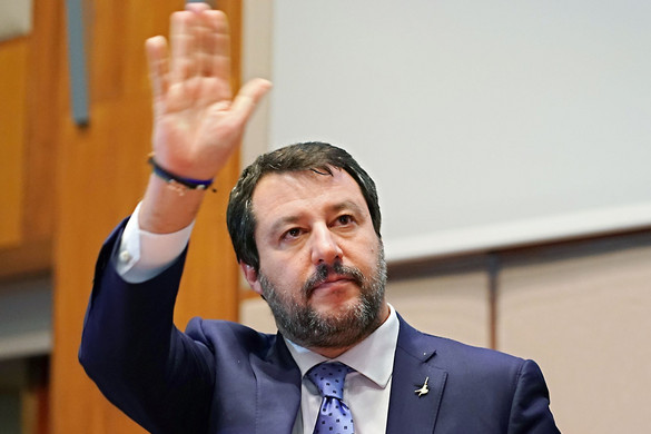 Salvinihez menekülnek az ötcsillagosok