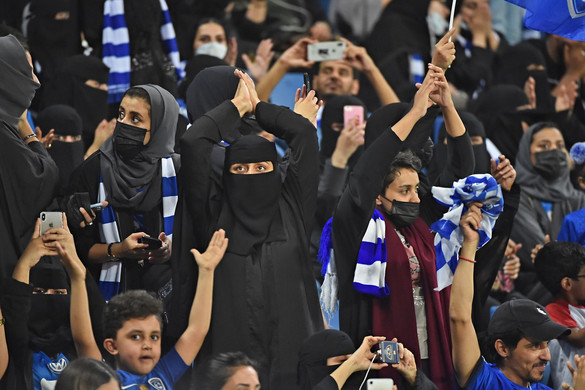 Nagyon kelendők az arab betűs Dybala-mezek