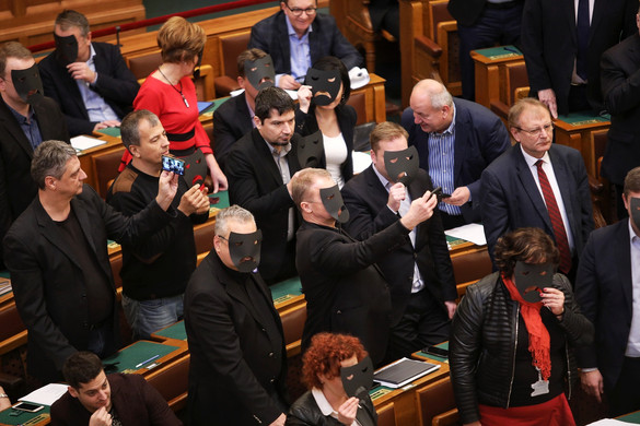 Az ellenzéki cirkuszolás ellenére is átment a kulturális törvénycsomag