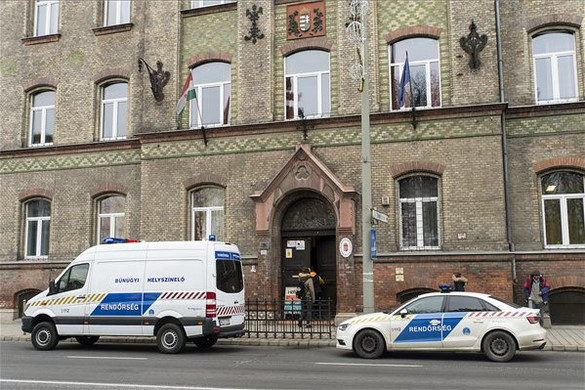 Letartóztatták a tanárára késsel támadó diákot