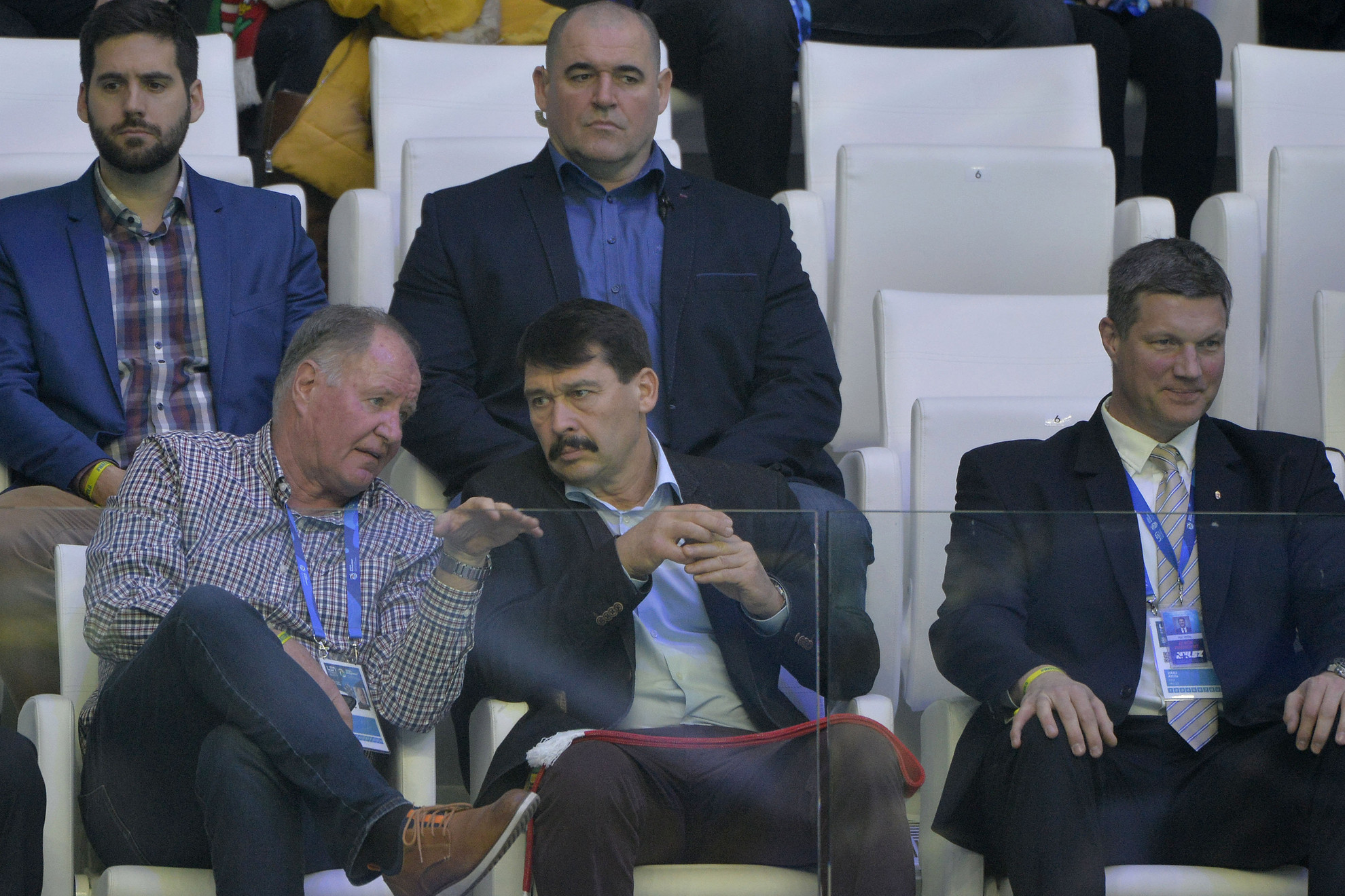 Fotó: MTI/Czagány Balázs Áder János (k) köztársasági elnök is kint volt a Duna Arénában. A kép bal oldalán Kemény Dénes, a válogatott korábbi szövetségi kapitánya