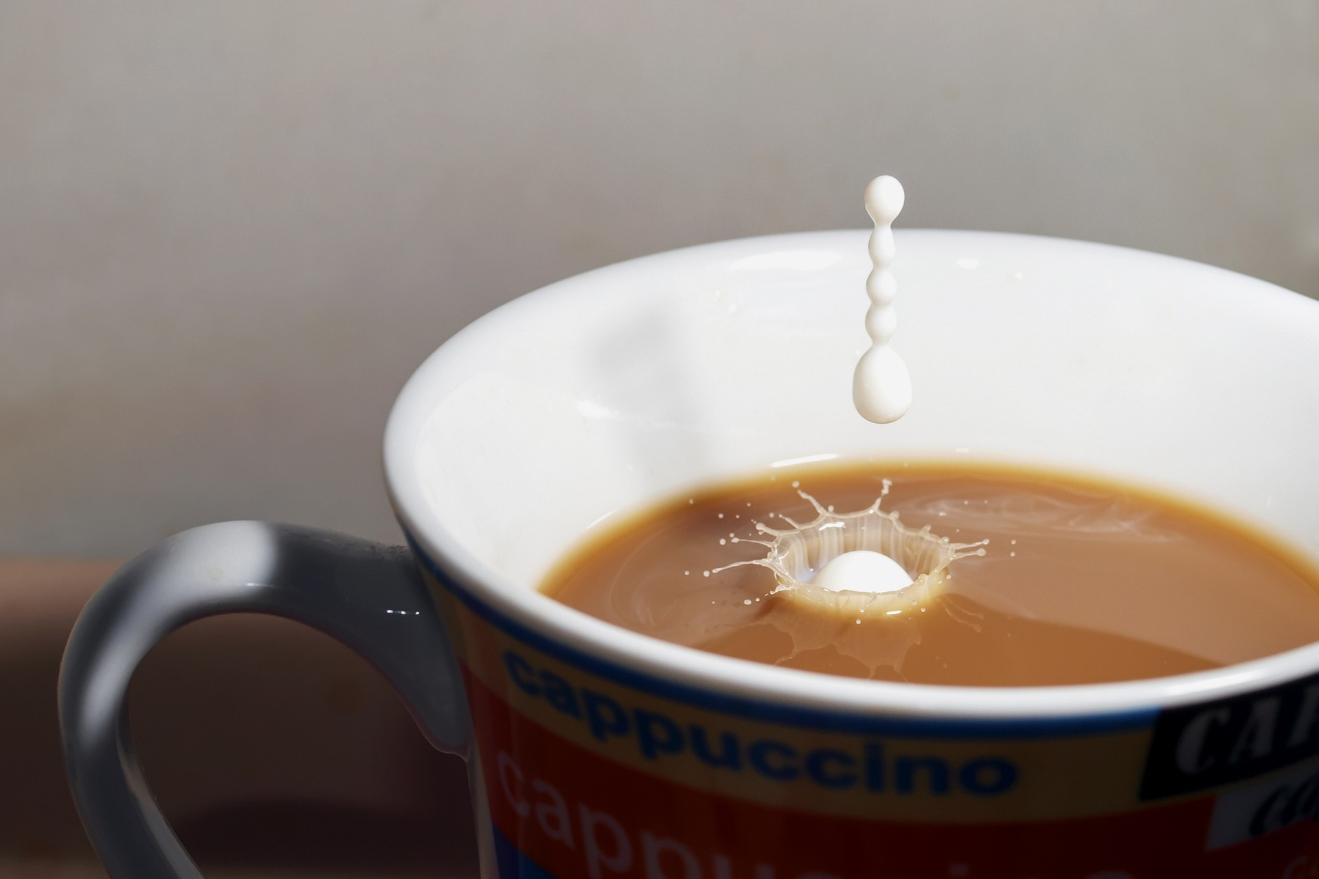 Nem a kávénkba öntött tejtől fogunk elhízni