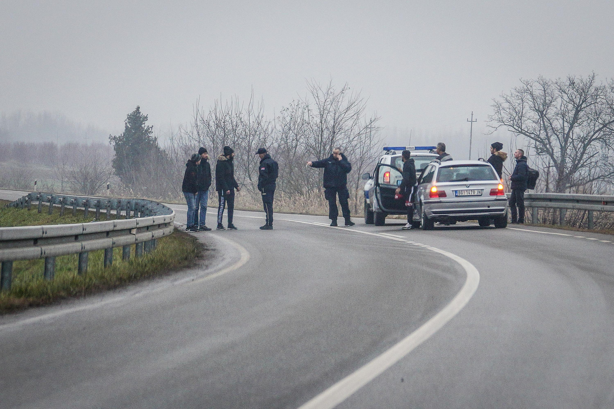 Vajon mit akartak, hogy képzelték a jövőt? (Embercsempészek és ügyfeleik lekapcsolása a szerb-magyar határtól alig ötszáz méterre.)