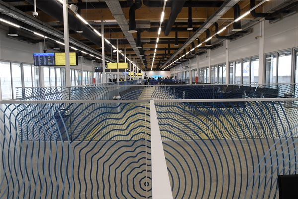 A Budapest Liszt Ferenc Nemzetközi Repülőtér kettes termináljának új, fapados járatokat kiszolgáló utasmólója