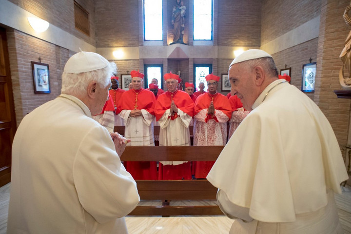 „Egyre szűkebbnek bizonyul a Vatikán két pápa számára”