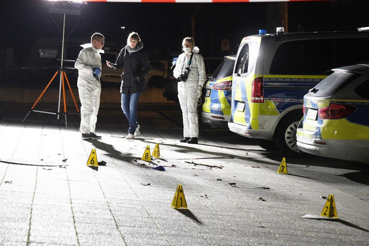 Fotó: AFP/Stephan Witte Allahu Akbart kiáltott, majd késsel támadt a német rendőrökre egy muszlim férfi