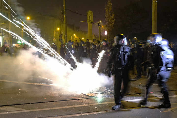 Fotó: AFP/DPA/Sebastian Willnow Közel sem volt csendes az újév Németországban