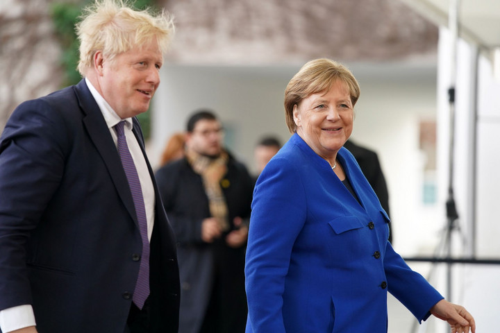 Fotó: AFP/DPA/Kay Nietfeld Bár a felek Berlinbe érkeztek tárgyalni a líbiai háborúról, Haftar erői megbénították országuk olajtermelését