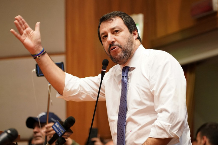 Fotó: AFP/Gabriele Maricchiolo Salvini a baloldalnak: Vége a gyöngyéletnek!