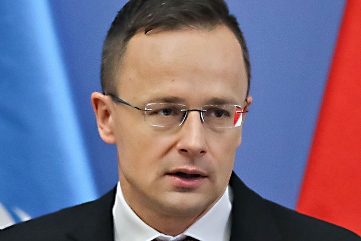 Fotó: MH Hét magyarnak segít elhagyni a külügyminisztérium a koronavírus-járvány gócpontjának számító térséget