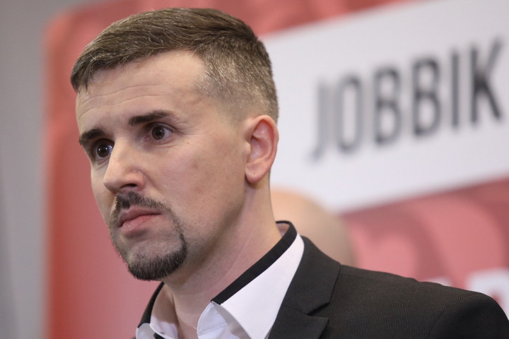 Alpári stílusban pocskondiázza a Jobbik a kormányt