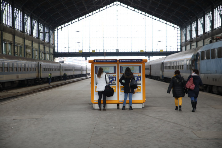 Fotó: MH / Bodnár Patrícia Összesen 375 új jegykiadó automatát üzemel be a MÁV 2020-ban