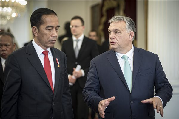 Orbán Viktor: Az önazonosság megőrzésére nehéz dolgunk van Európában