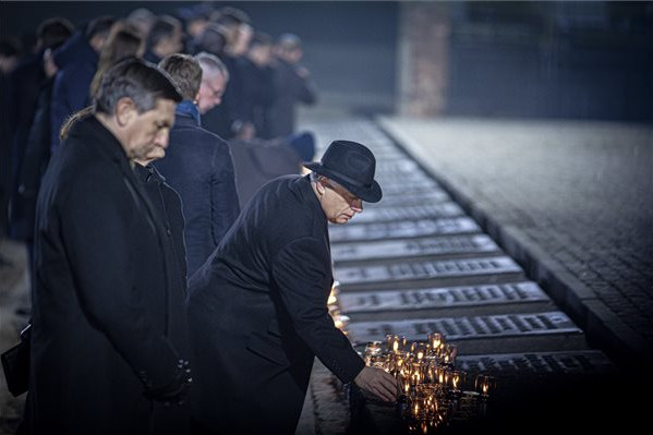 Fotó: MTI / Miniszterelnöki Sajtóiro A haláltábor felszabadításának évfordulójára emlékeztek Auschwitzban