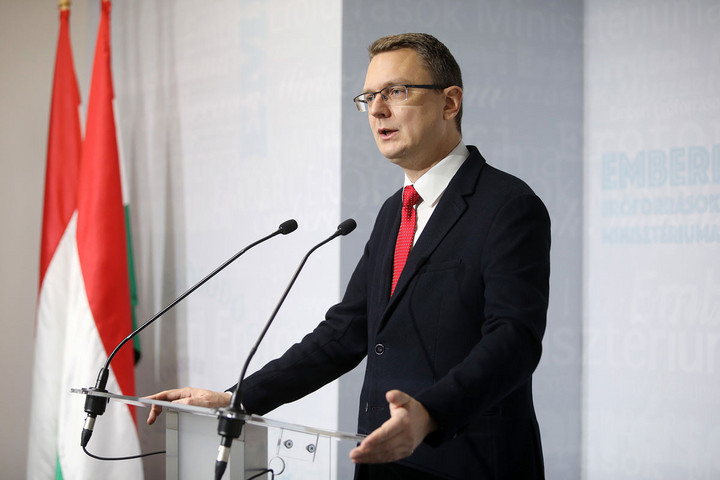 Fotó: MH/Papajcsik Péter Tovább nőttek a nyugdíjak