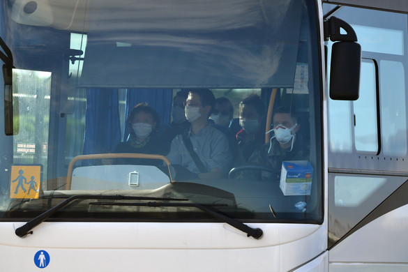 Hazaérkeztek Kínából az országot a koronavírus miatt elhagyó francia állampolgárok