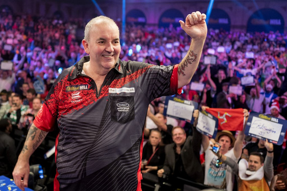 Phil Taylor visszatérhet a profik közé
