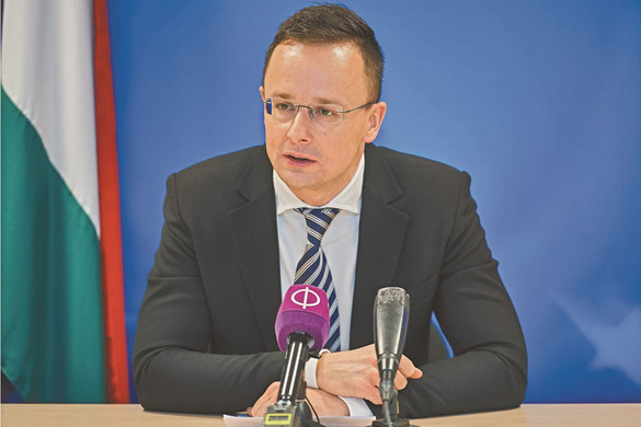 Megy a harc a lezuhant repülő körül