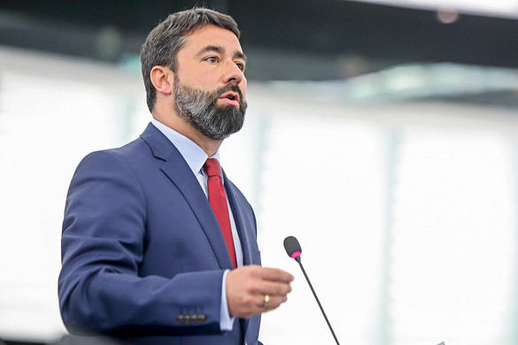 Hidvéghi Balázs: Erős külső határvédelemre van szükség