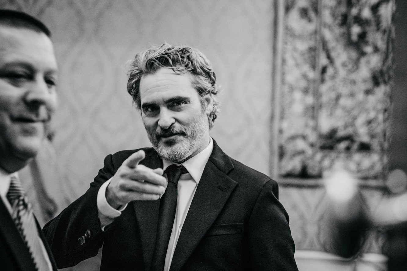 Fotó: Facebook/BAFTA Joaquin Phoenix a Joker sztárja, állatvédő és vegán aktivista végig ugyanazt a Stella McCartney öltönyt viseli az egész díjátadó szezonben