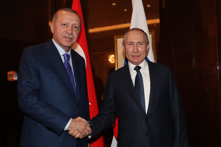 Erdogan és Putyin tárgyalt az észak-szíriai helyzetről