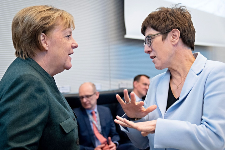 Fotó: AFP/dpa/Kay Nietfeld Megrengetheti a kormányt a CDU elnökének távozása
