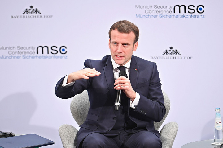 Fotó: AFP/Christof Stache Békejobbot nyújtana az oroszoknak Macron