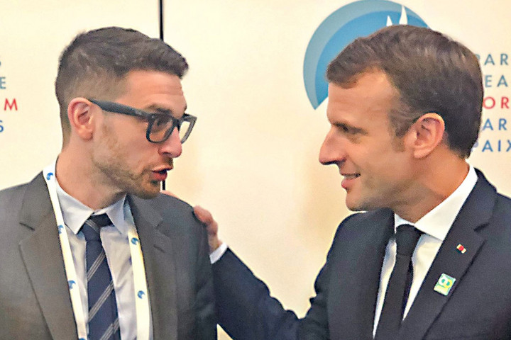 Fotó: Twitter.com/alexandersoros Soros-botránytól hangos Franciaország