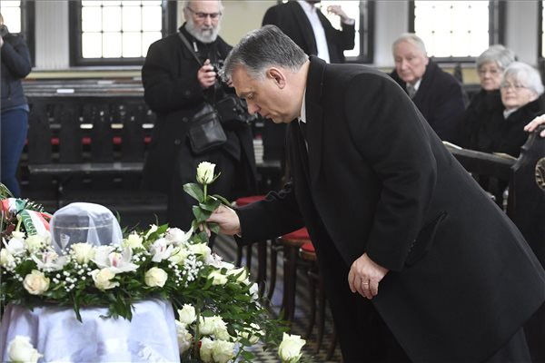 Fotó: MTI / Máthé Zoltán A Fasori református templomban búcsúztatták Makkai Ádámot