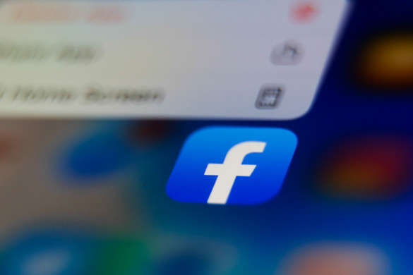 Mostantól kiszűri a koronavírussal kapcsolatos álhíreket a Facebook