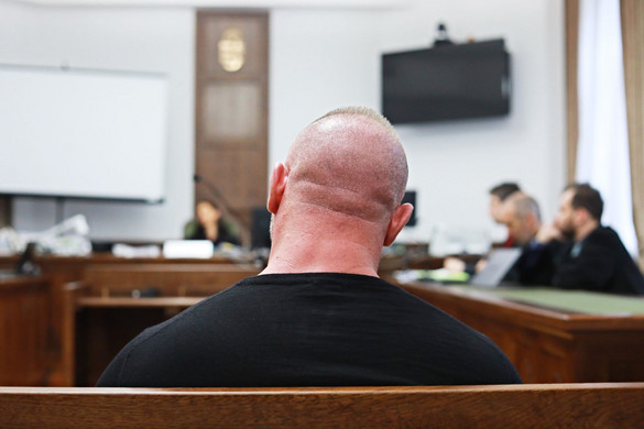 Négy év fogházra ítélték és véglegesen eltiltották a járművezetéstől M. Richardot