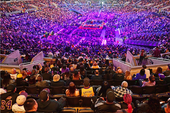 Több tízezren tisztelegtek Kobe Bryant emléke előtt az angyalok városában tartott búcsúztatón