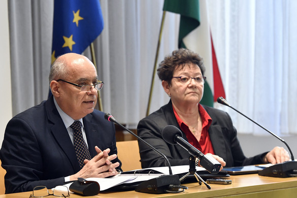 A budapesti és a debreceni repülőtéren is vizsgálják az Olaszországból érkező utasokat